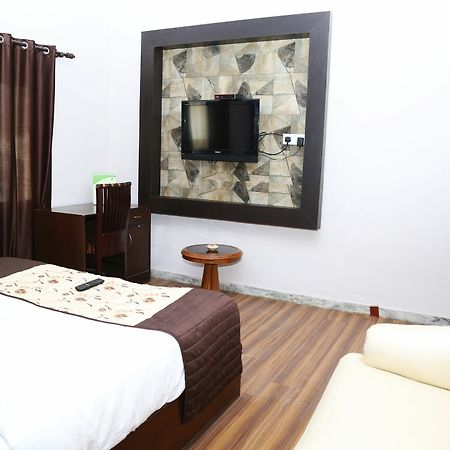 Pacific Inn Suryansh Hotel Gurgaon Dış mekan fotoğraf